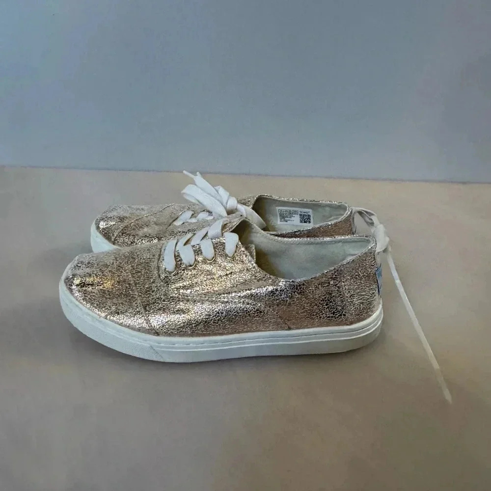 TOMS Cordones Cupsole Sneaker big girls size 4.5